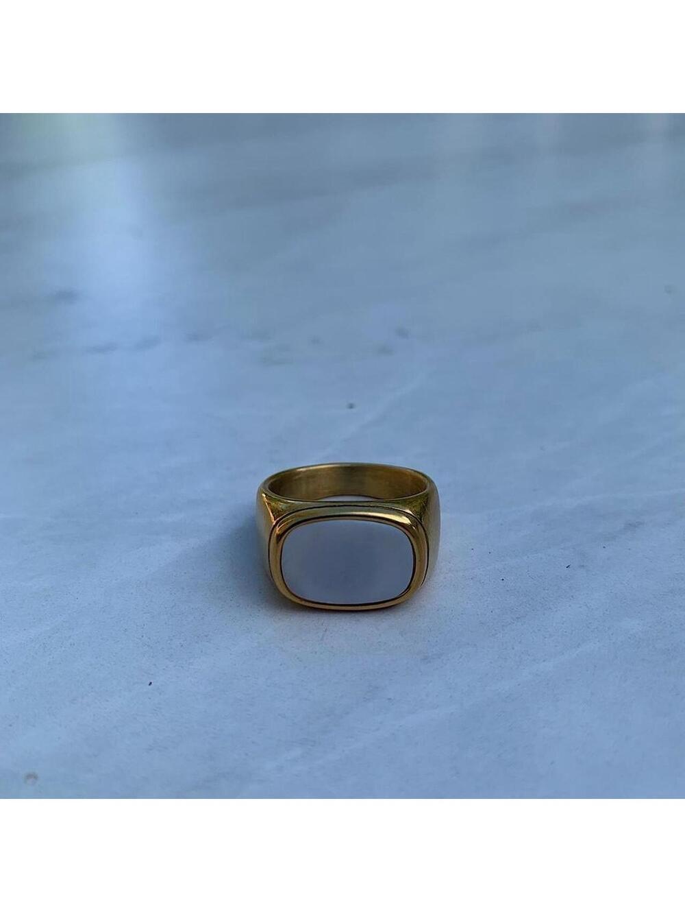 Boho Minimalist Y2k style Gold and white opal ring. Size 8. Stainless steel - Picture 3 of 8